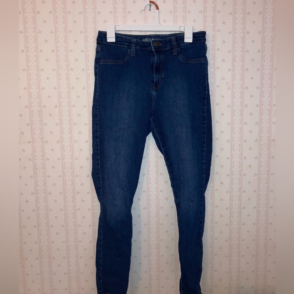 Sleek dark wash Wild Fable jeans! Size 8